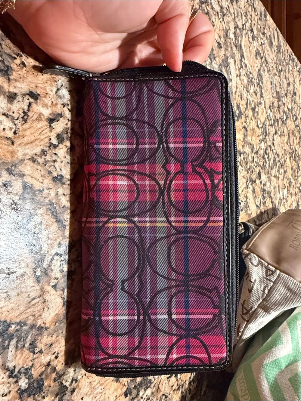 Compact Pink Plaid Zip Phone Wallet - Stylish Travel Accessory